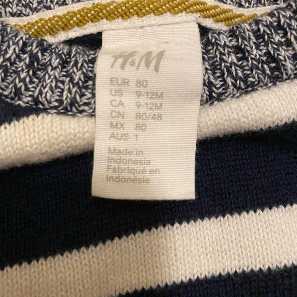 H&M Boy’s Striped Sweater With Shoulder Buttons Size 9-12 MO New Without Tag
